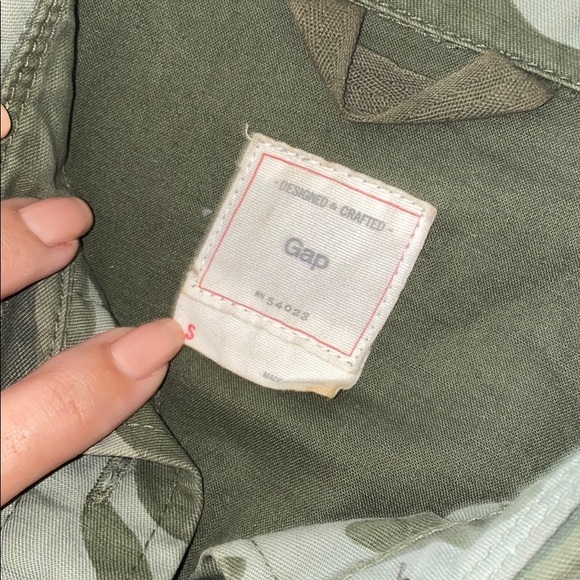 Camo jacket in great condition! Size small - Picture 6 of 7